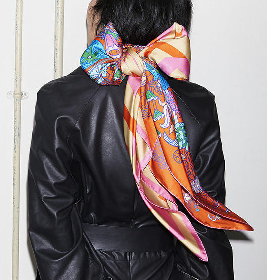 Read more about the article Really into scarves | video